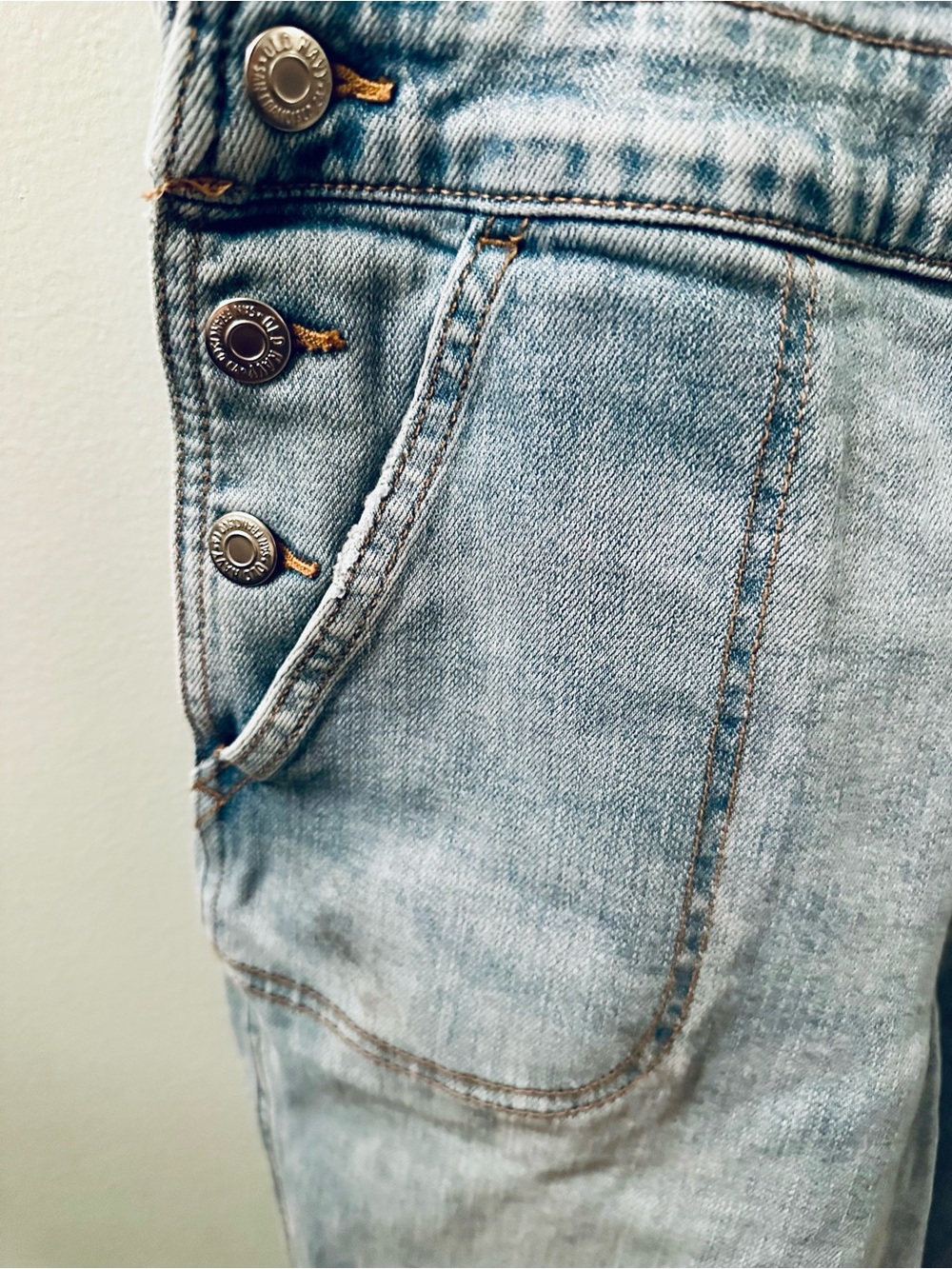 Old Navy Light Blue Distressed Denim Overalls Women’s Sz 8 Waist 30” Insm 26.5” - Picture 7 of 10